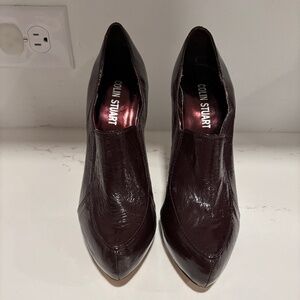 Women’s Colin Stuart beautiful maroon boot heels size 9M. Great condition